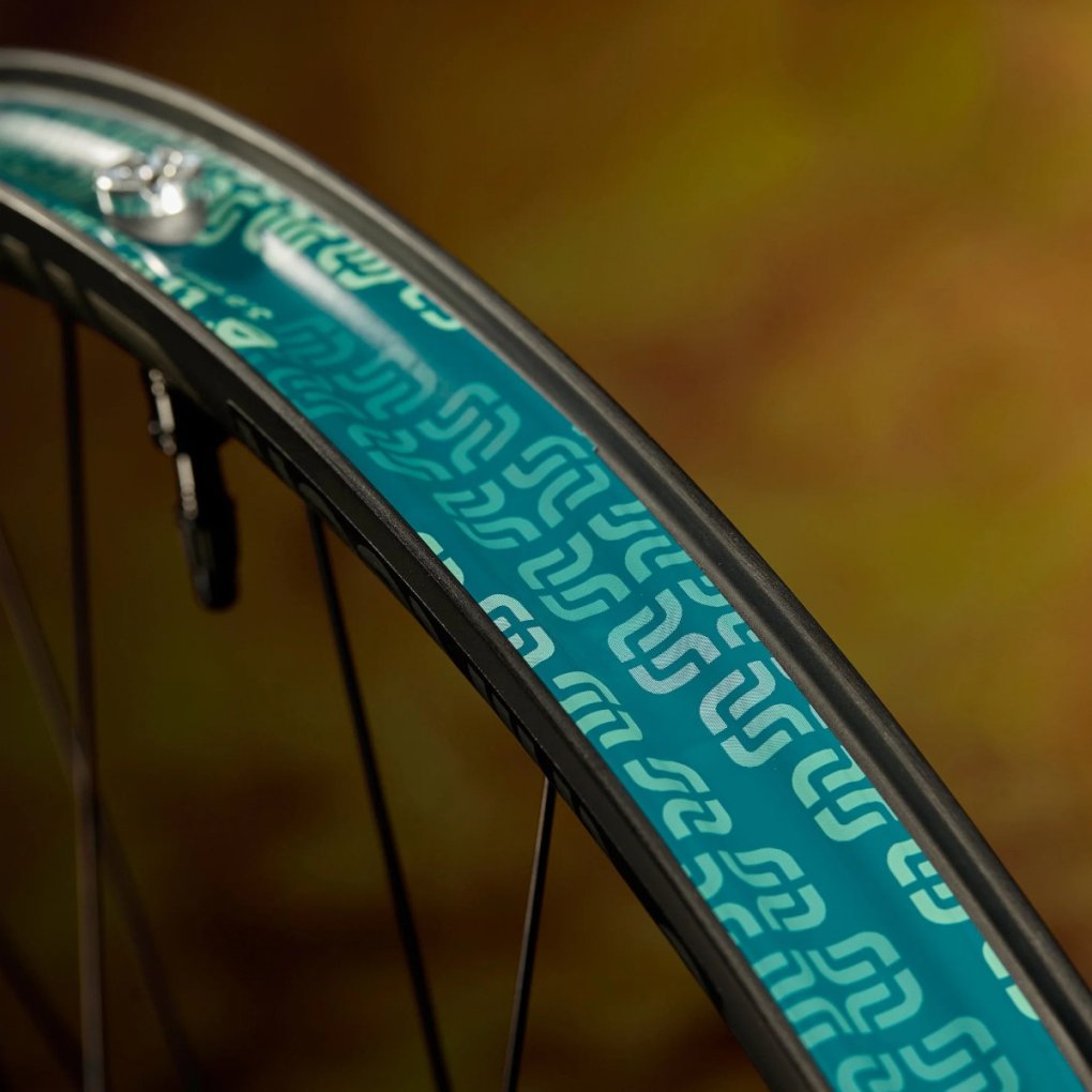 e*thirteen Tubeless Rim Tape - 28mm x 8m - seafoam