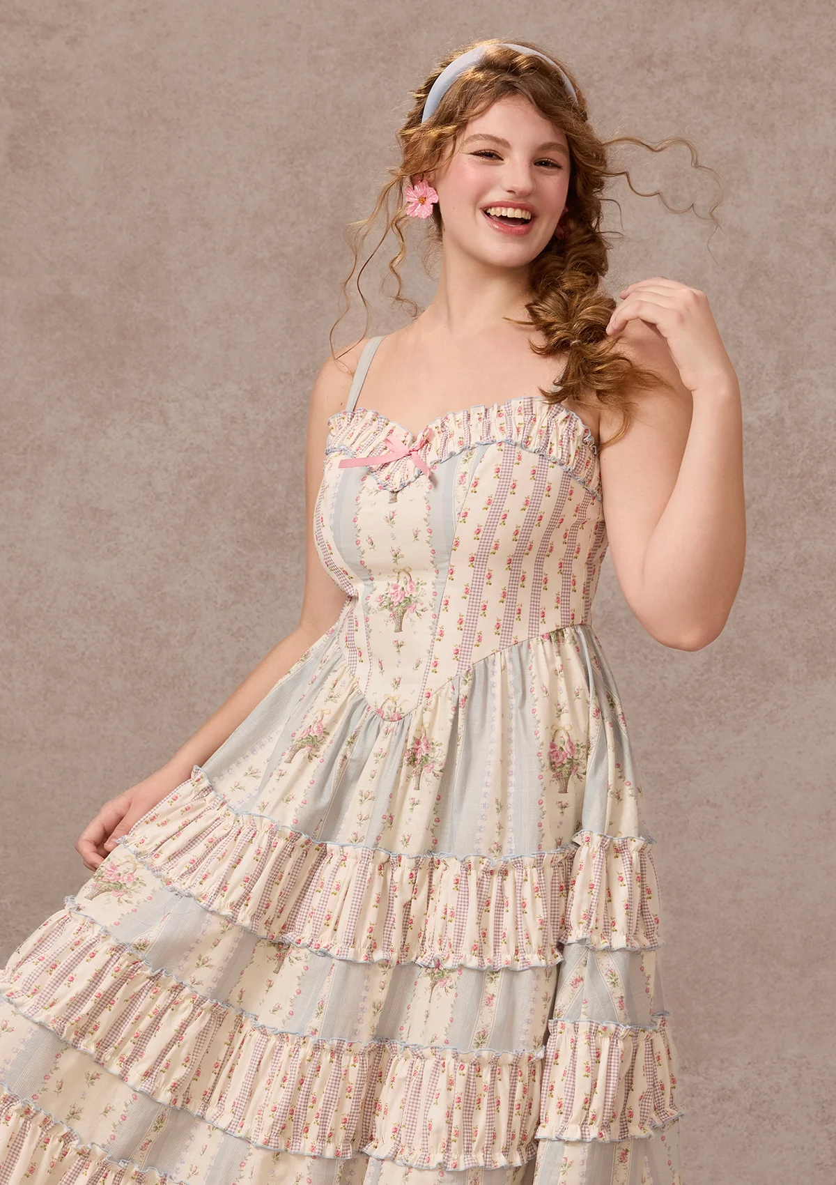 Curve&Plus Girl in Blue Wind Dress