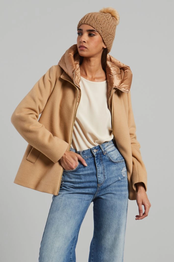 Beanie with pom pom - CAMEL