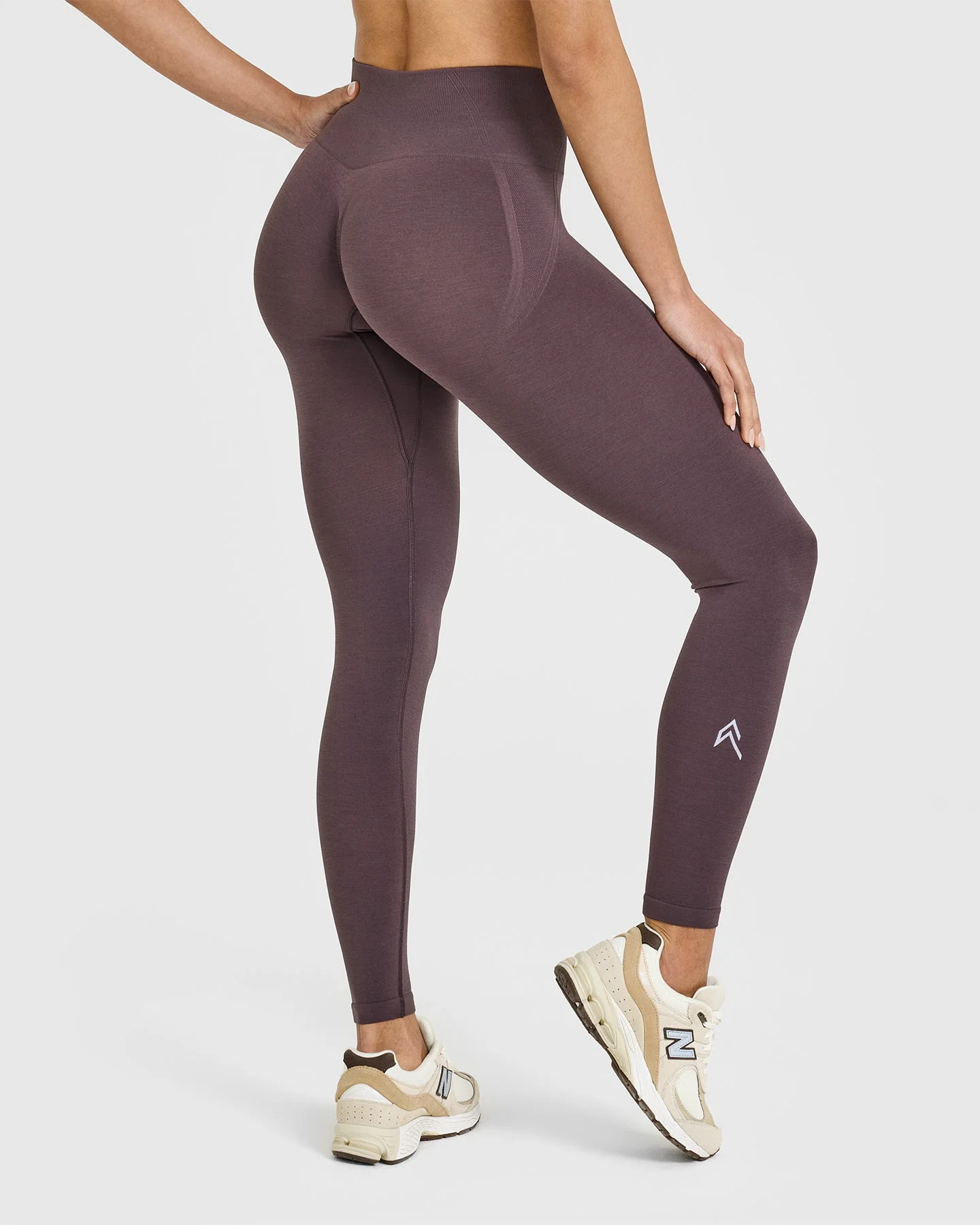 EffortlessLift™ Seamless Leggings with White Logo | Umber Brown