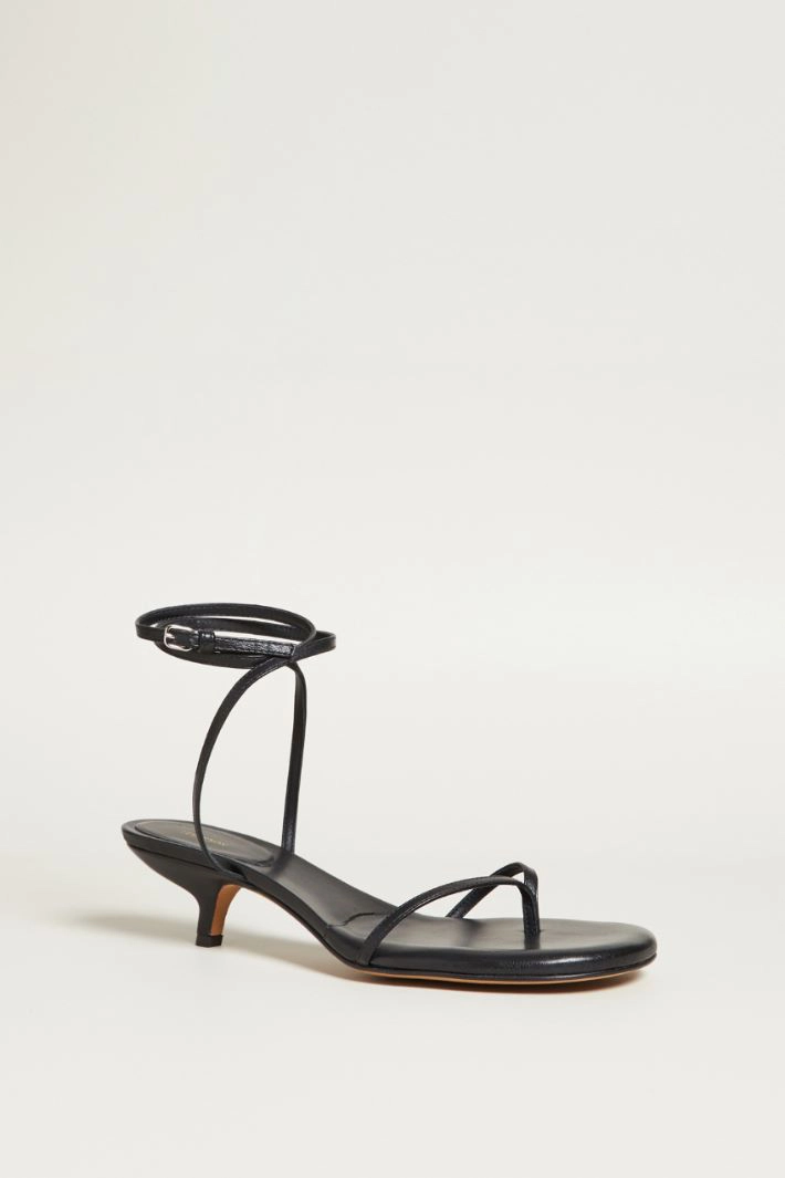 Padded thong sandals - BLACK