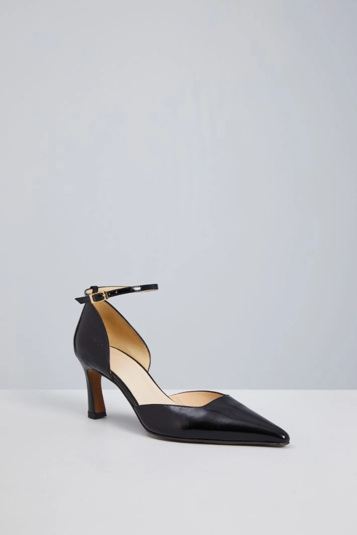 Pointed patent pumps - BLACK