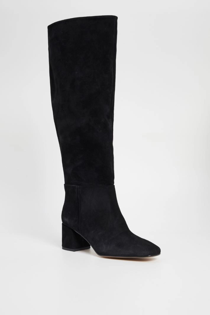 Suede boots with heel - BLACK