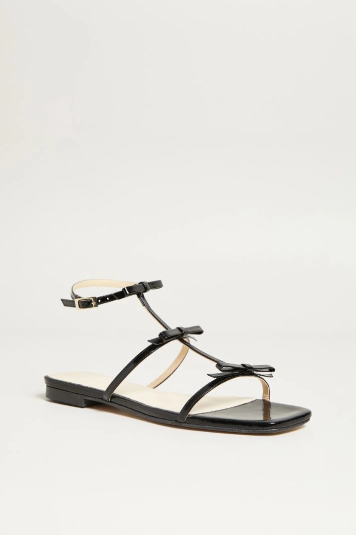 Flat sandals with bows - BLACK