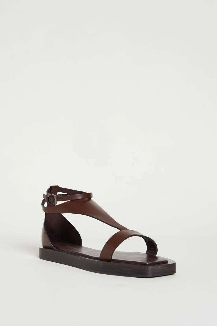 Flat leather sandals - BROWN