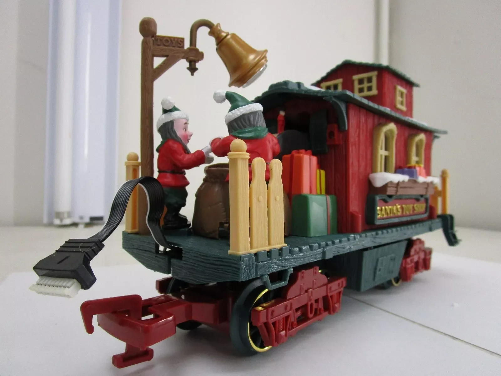 New Bright Holiday Express #384 Santa's Toy Shop Christmas Train Car G Scale