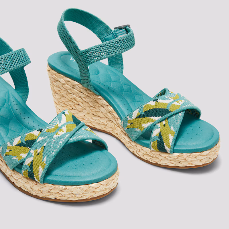 Round-toe Wedge Sandals (Sally Pro)