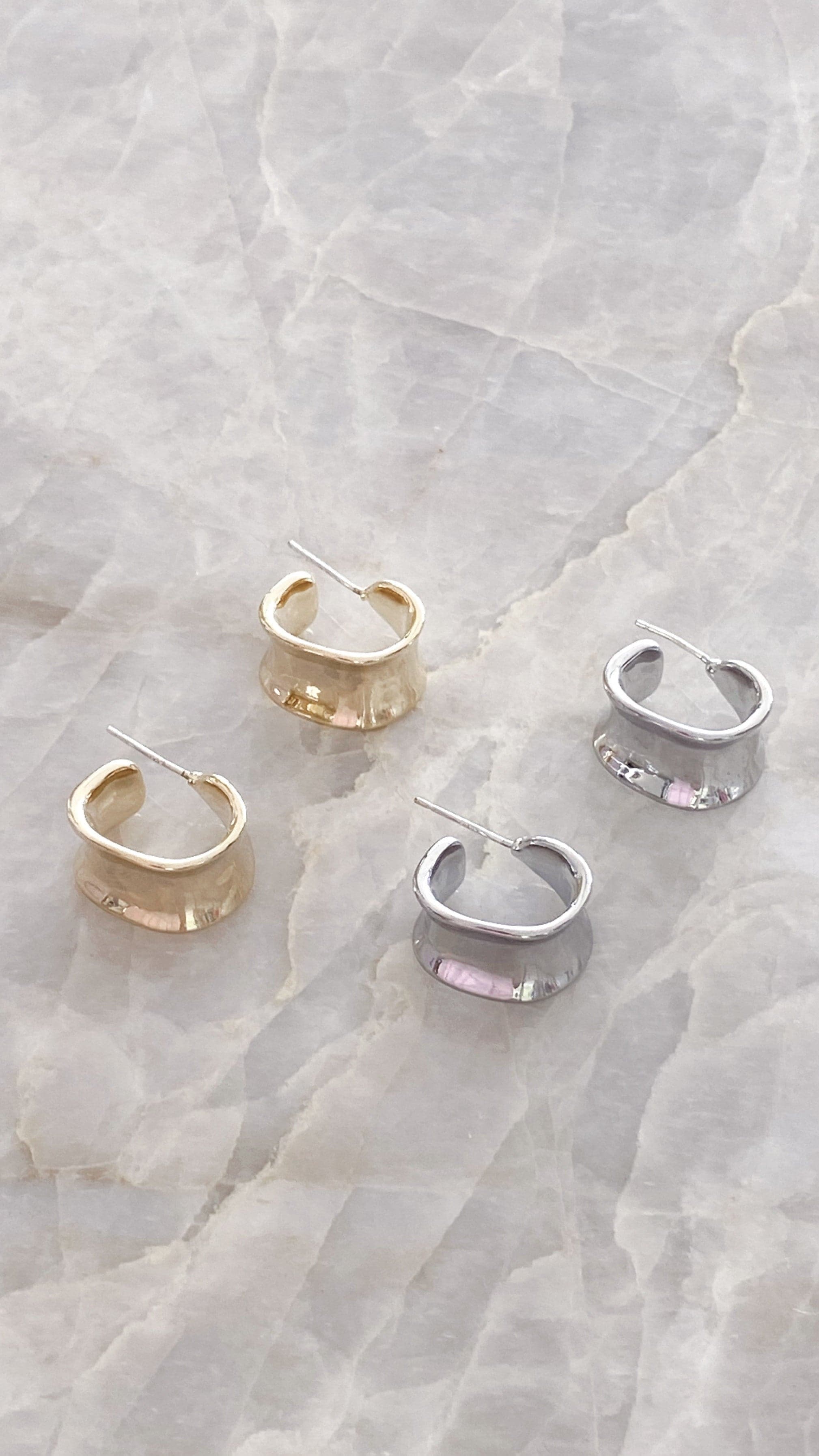 Erin Hoop Earrings - Gold
