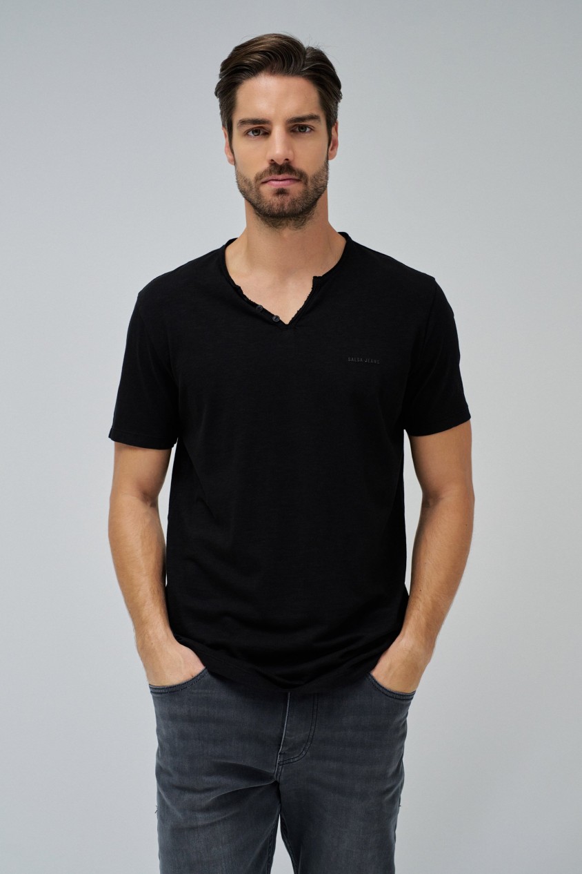 T-SHIRT WITH BRANDING