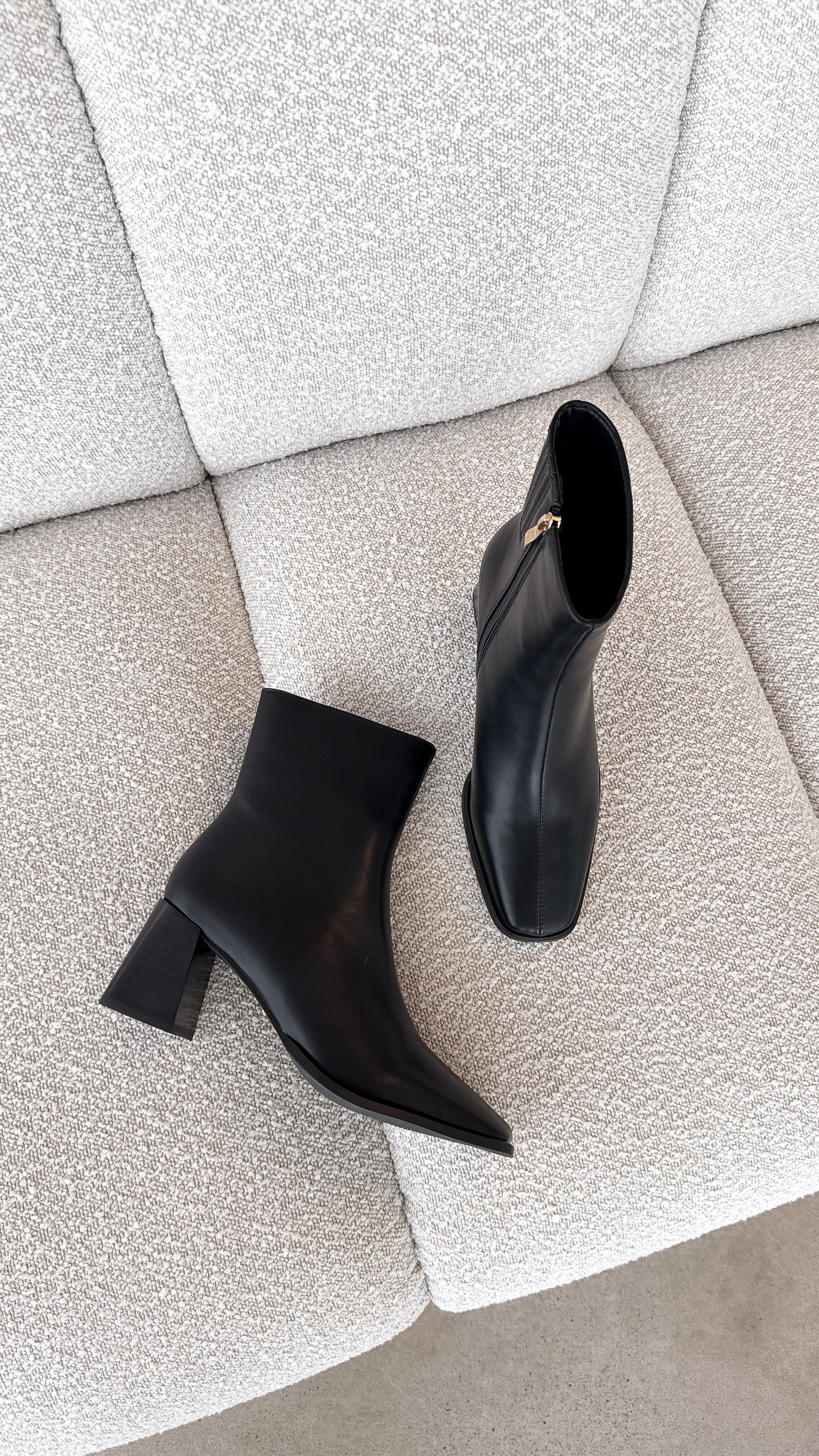 Alania Boots - Black