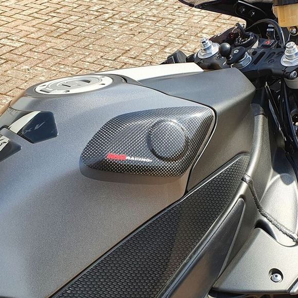 R&G Racing tank protector Carbon tank slidersYAMAHA 1000 YZF-R1 (RN22) - 2009 - 2014Ref: RGR00114A / 1113953