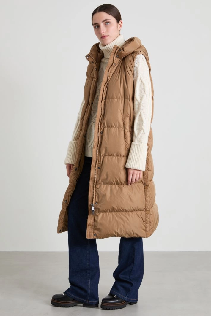 Long water-repellent taffeta gilet - CAMEL