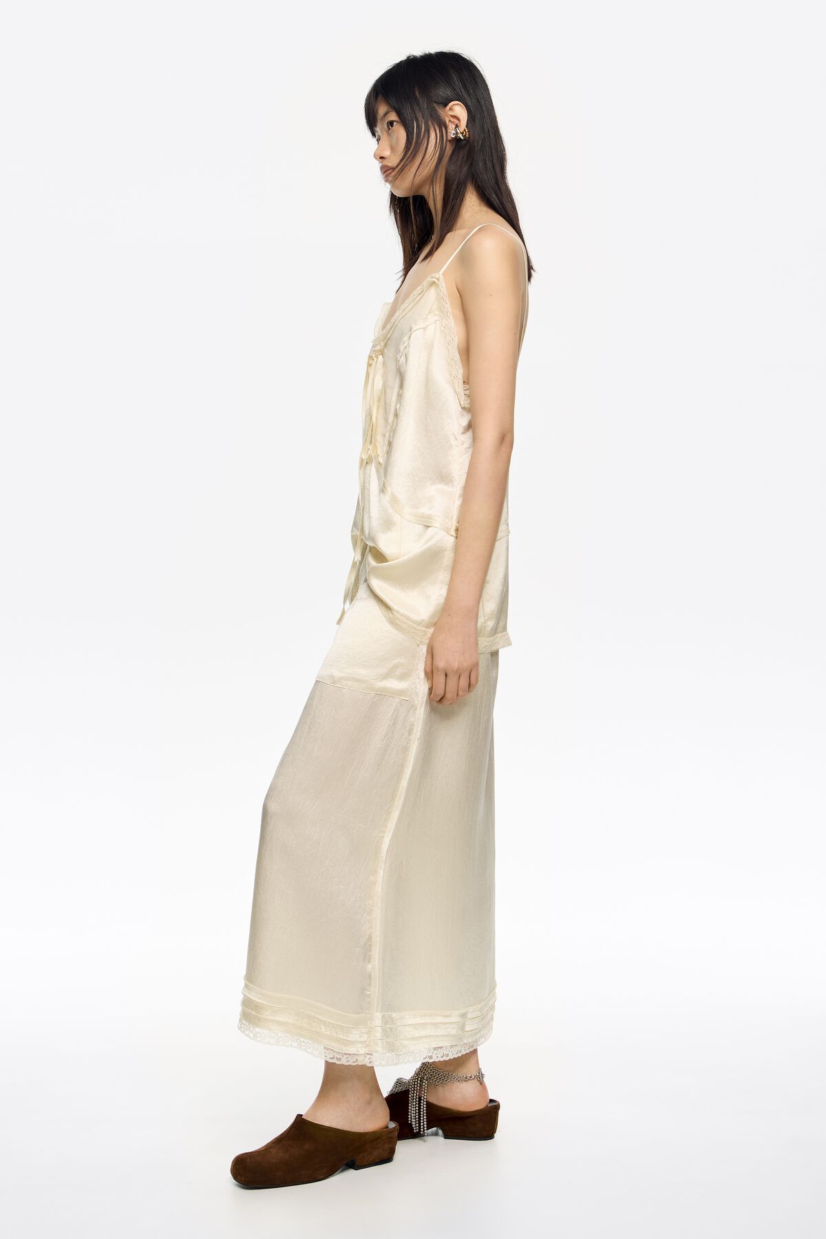 Beige A-line skirt with pockets