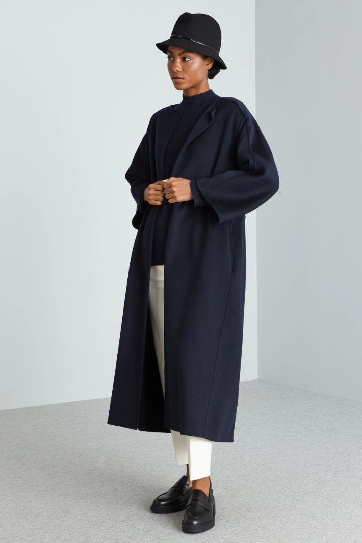 Cloche hat with patent ribbon - BLACK