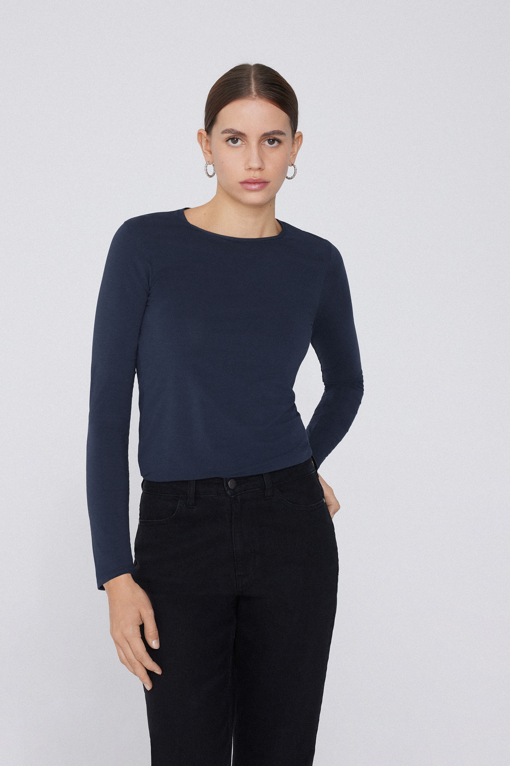 Organic Stretch Cotton Top with Long Sleeves and a Round Neck