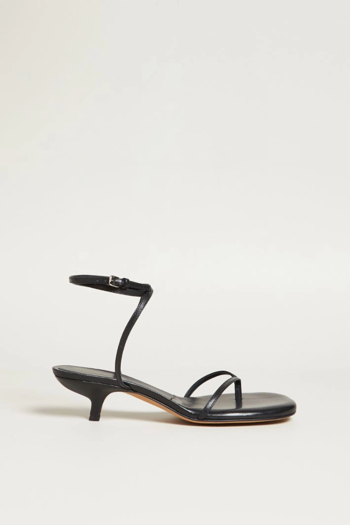 Padded thong sandals - BLACK
