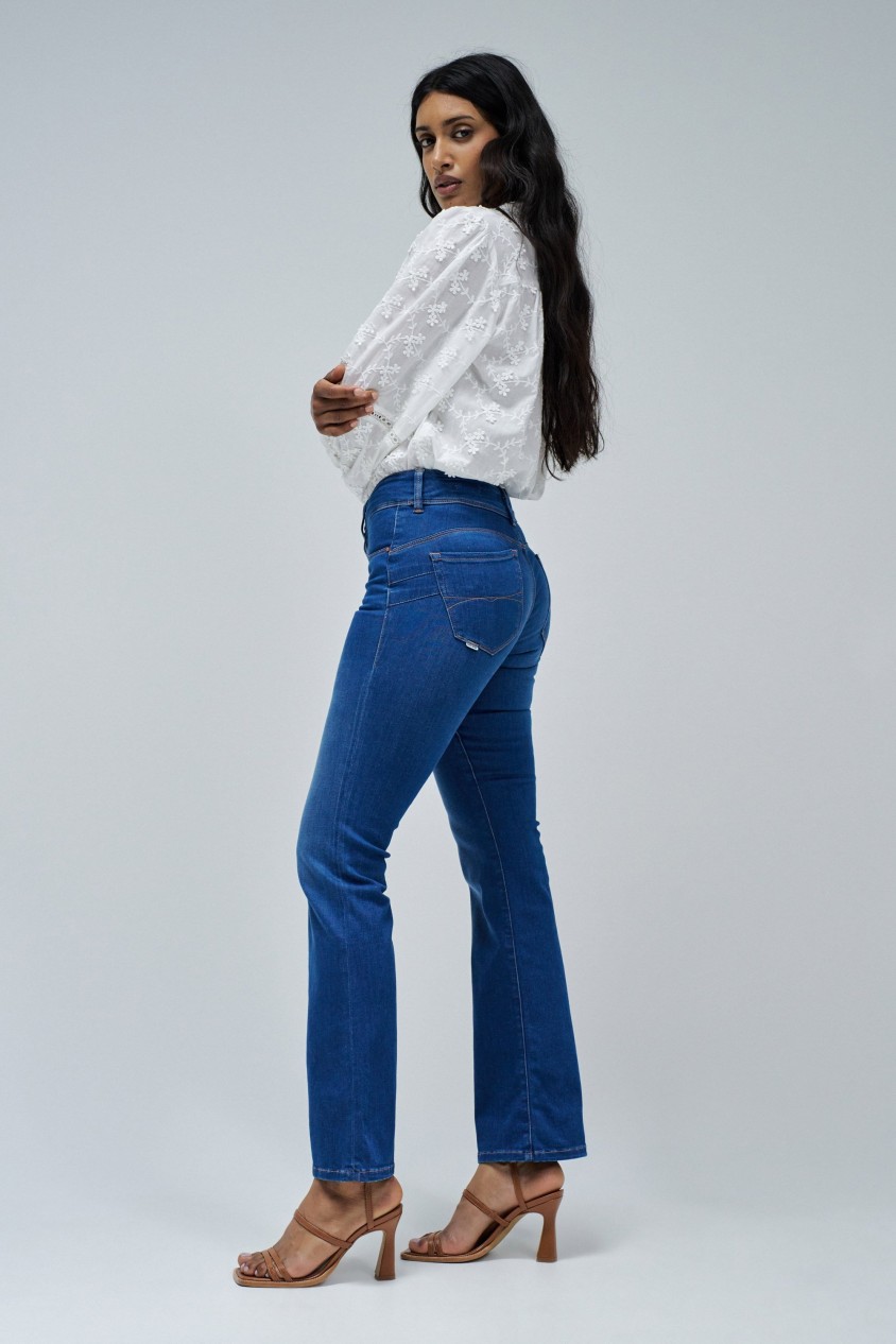 SECRET PUSH IN BOOTCUT SOFT TOUCH JEANS