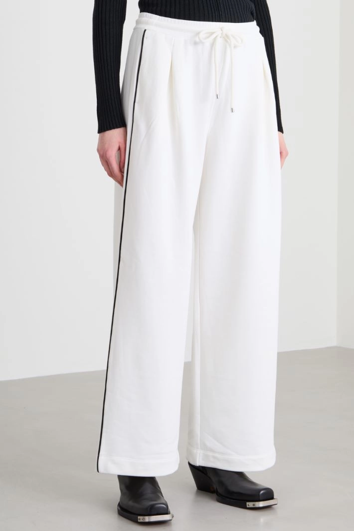 Jogger trousers with piping - WHITE