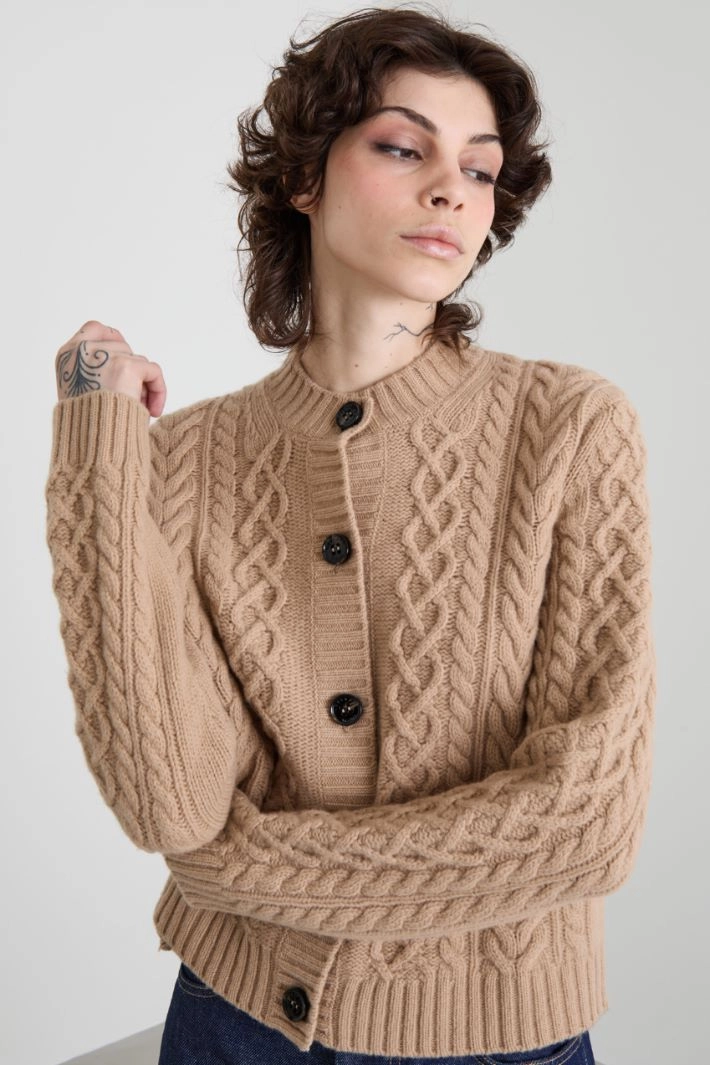 Cable-knit wool cardigan - CAMEL