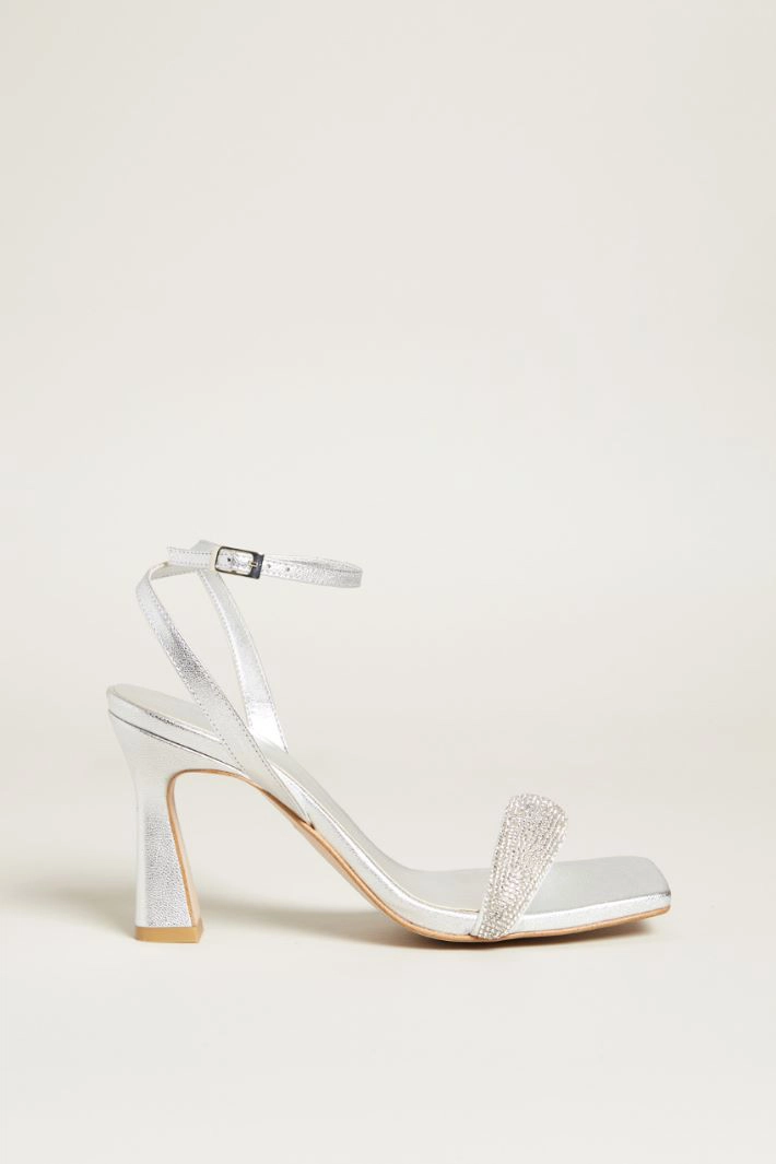 Rhinestone-embellished laminated sandals - SILVER