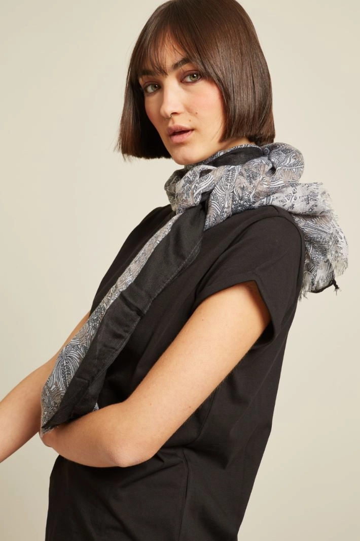 Patterned stole - BLACK GREY