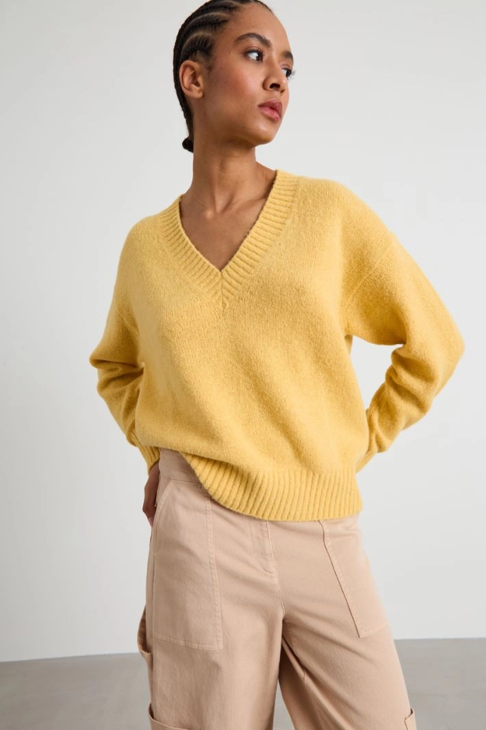 Alpaca and cotton V-neck sweater - YELLOW