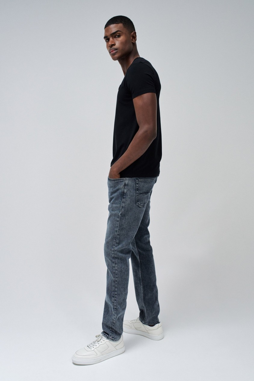 T-SHIRT WITH BRANDING