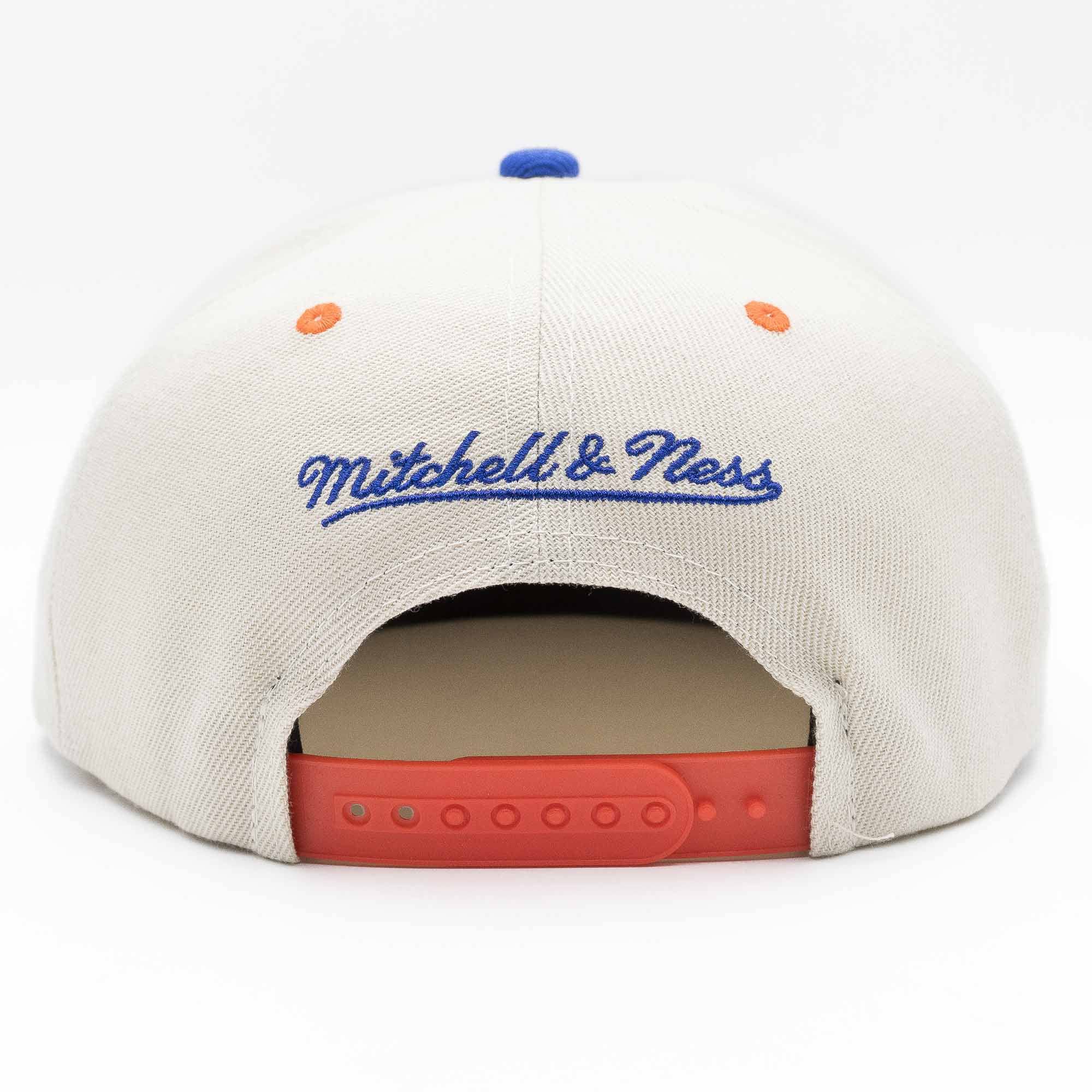 New York Knicks Pop Panel Mitchell & Ness Snapback NBA Cap