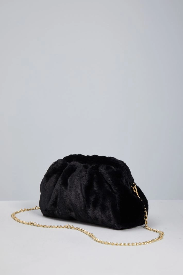 Clutch in soft and warm fabric - BLACK