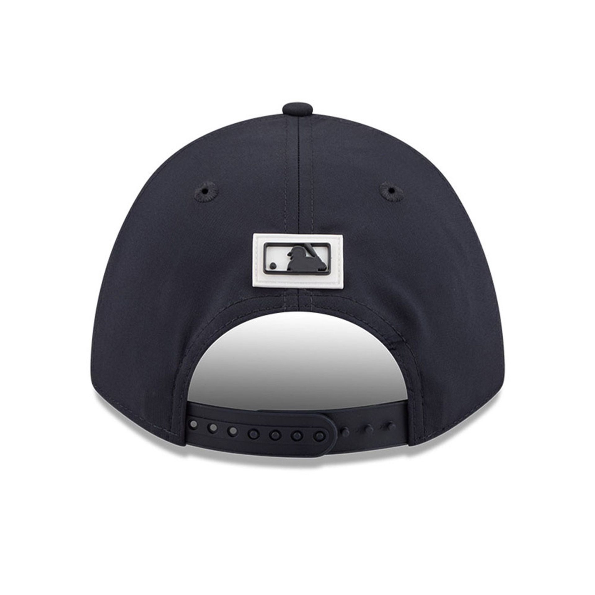 New York Yankees 2026 MLB Clubhouse 9FORTY M-Crown A-Frame Snapback Cap