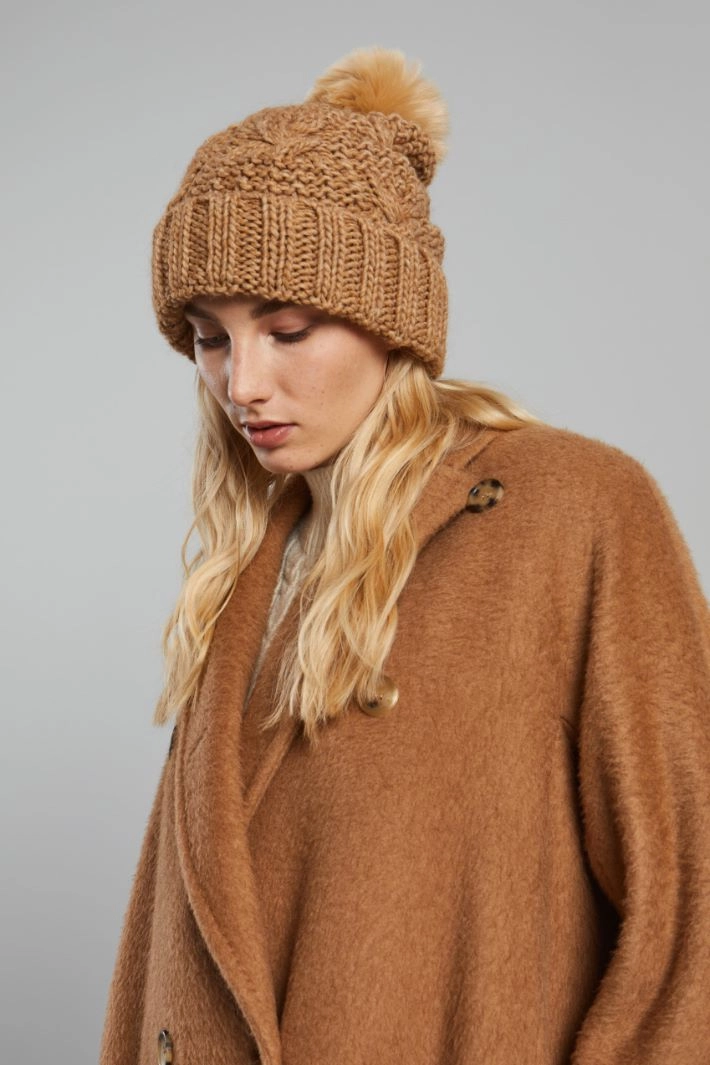 Beanie with pom pom - CAMEL