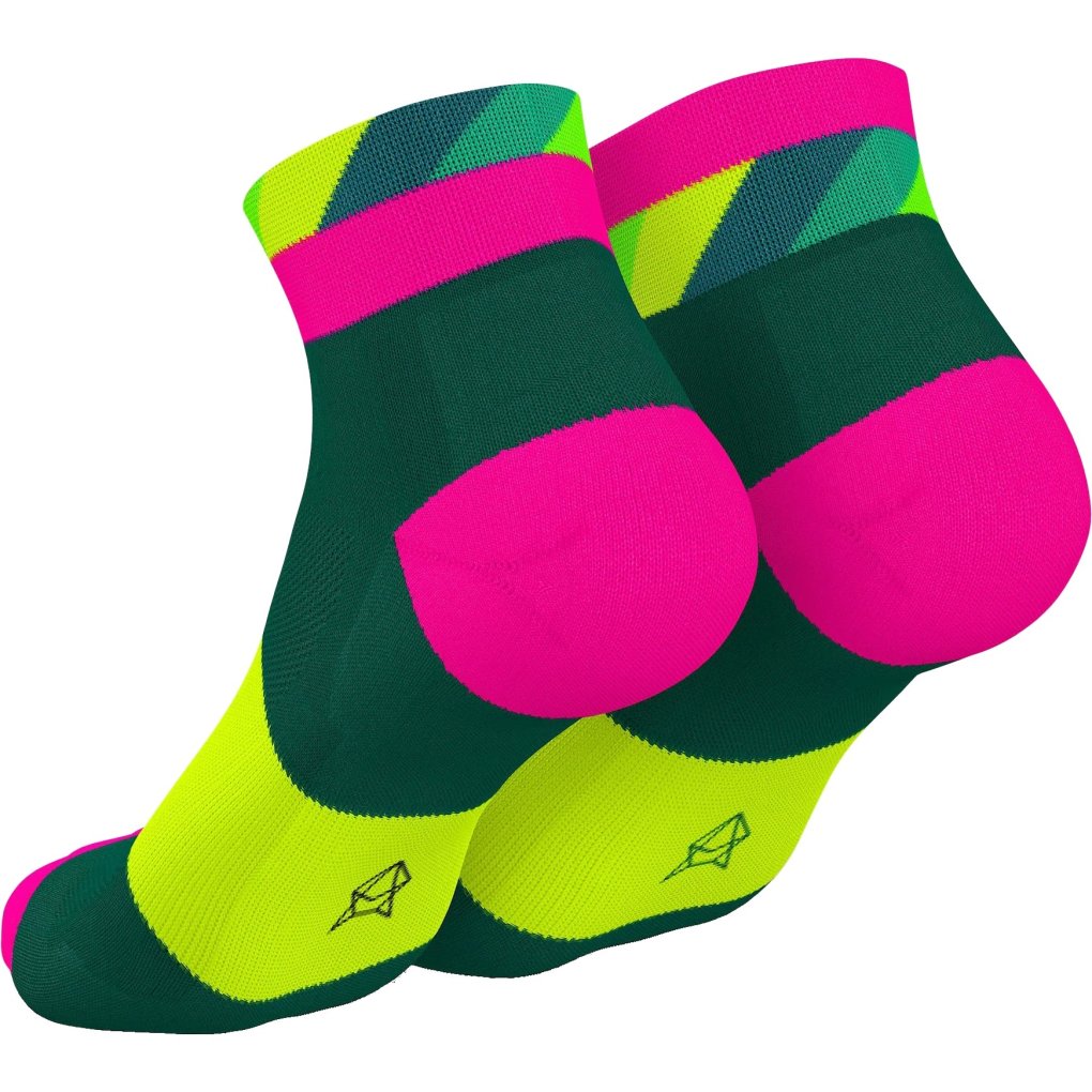 INCYLENCE Ultralight Strides Short Socks - Petrol Pink