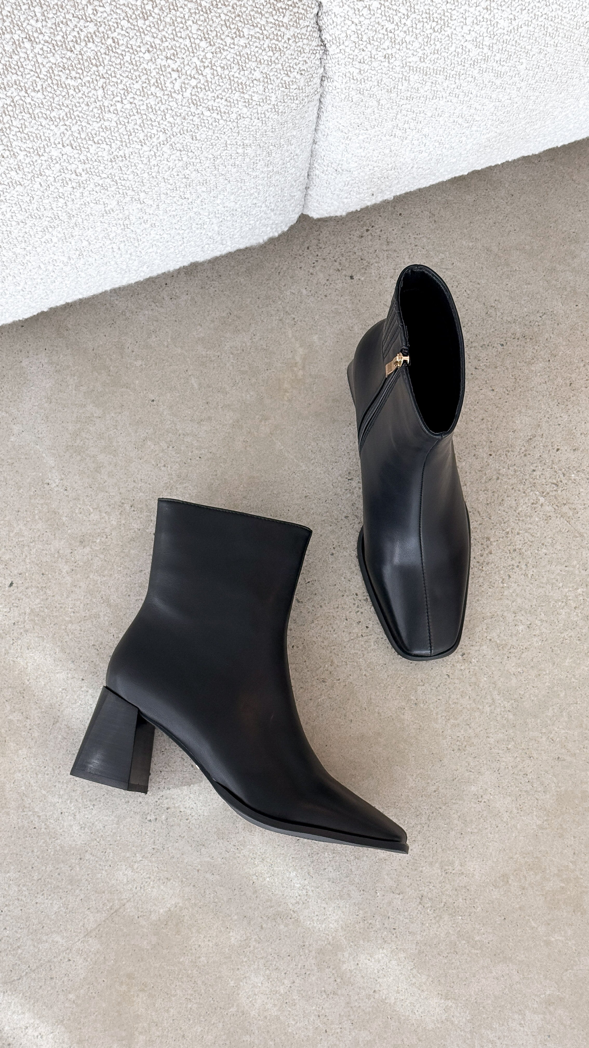Alania Boots - Black