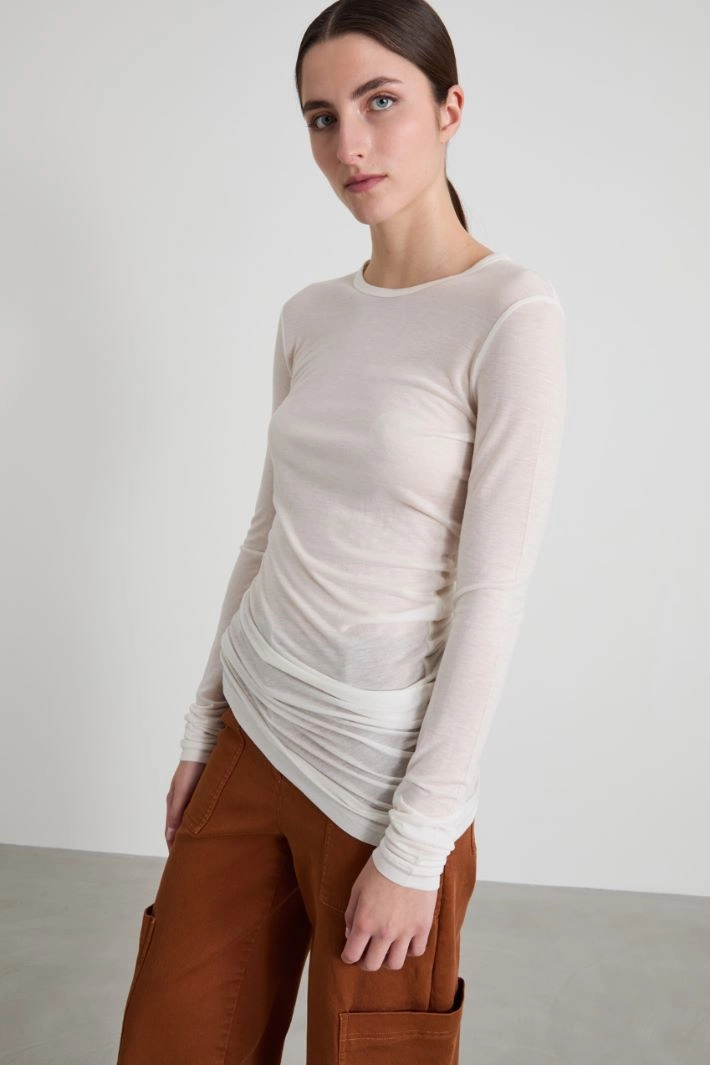 T-shirt with asymmetrical bottom - CREAM