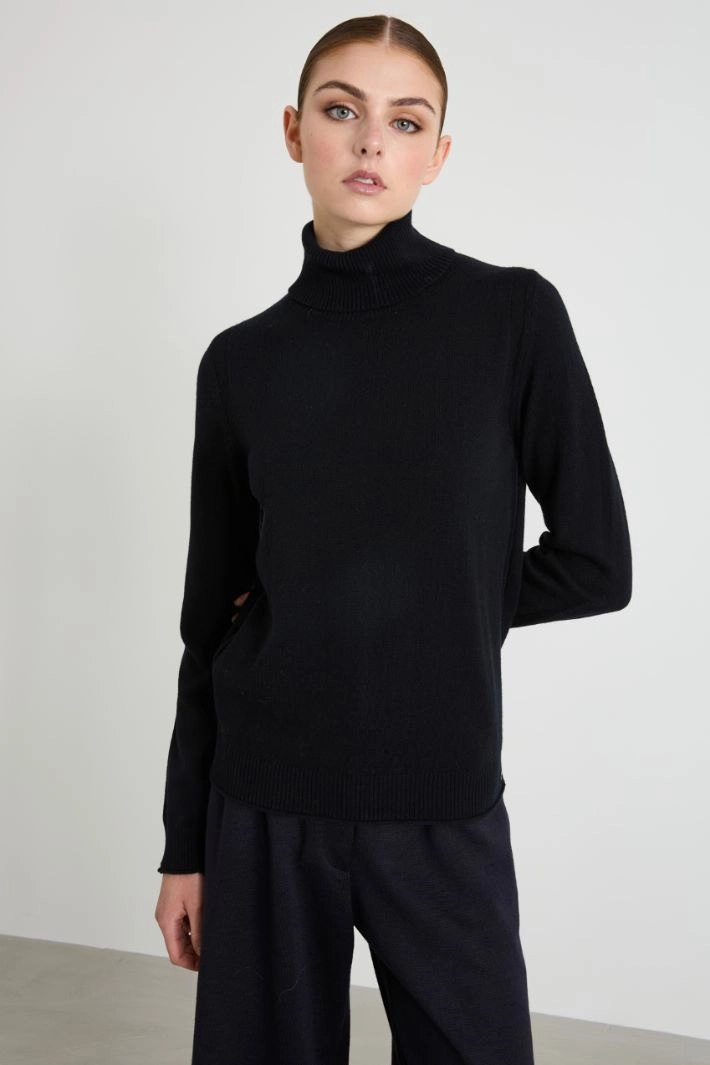 Wool and cashmere turtle-neck sweater - BLACK