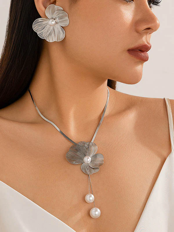 Beaded Flower Shape Earrings Accessories + Necklaces Accessories Three Pieces