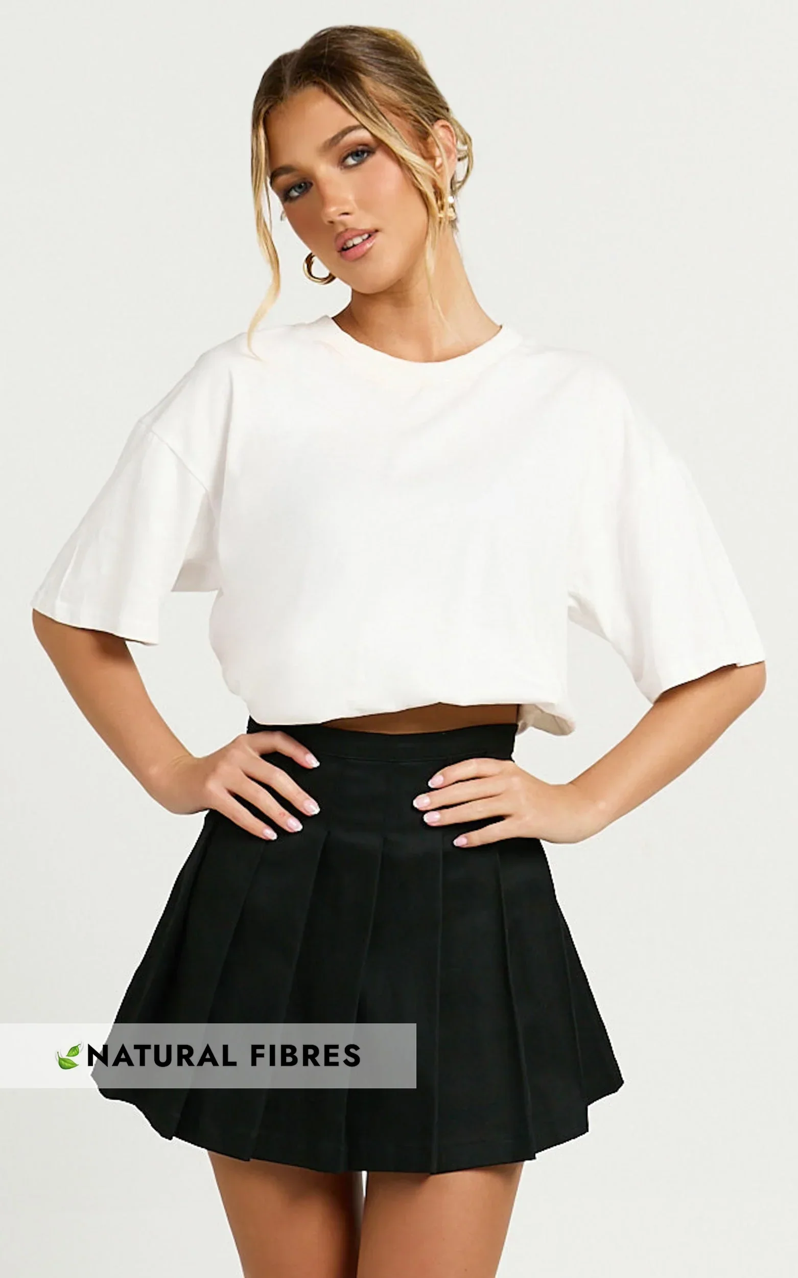 Cailin Mini Skirt - Pleated Skirt in Black