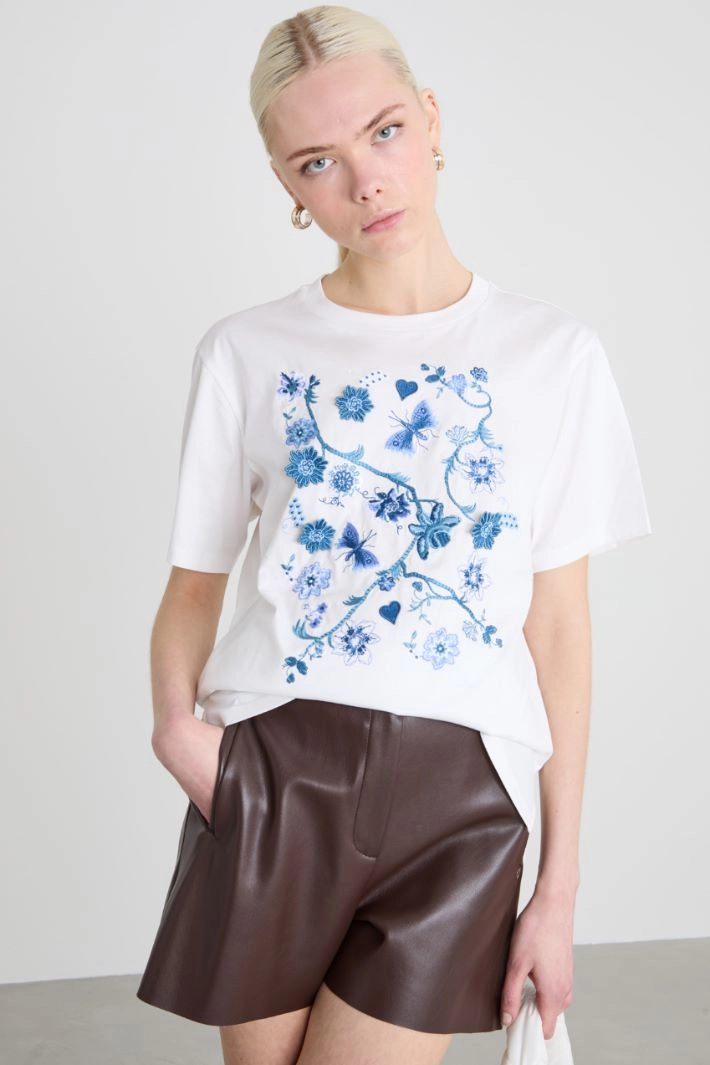 Embroidered T-shirt - WHITE LIGHT BLUE