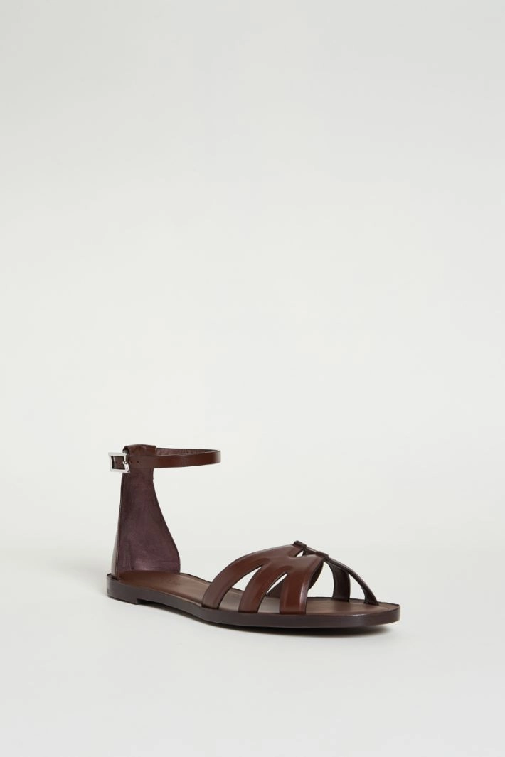 Smooth leather flat sandals - BROWN