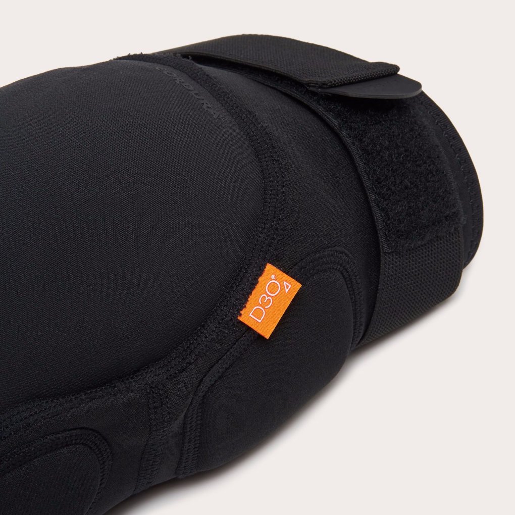 Oakley Drop In D3O Knee Guards - Blackout