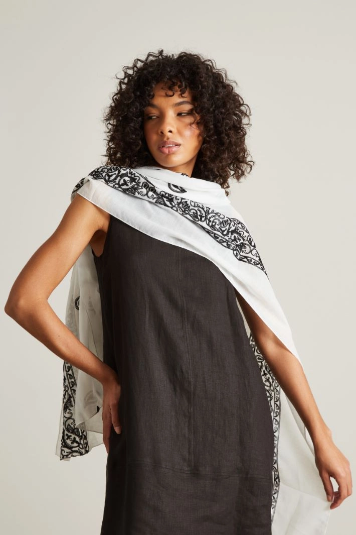 Bandana print scarf - WHITE BLACK