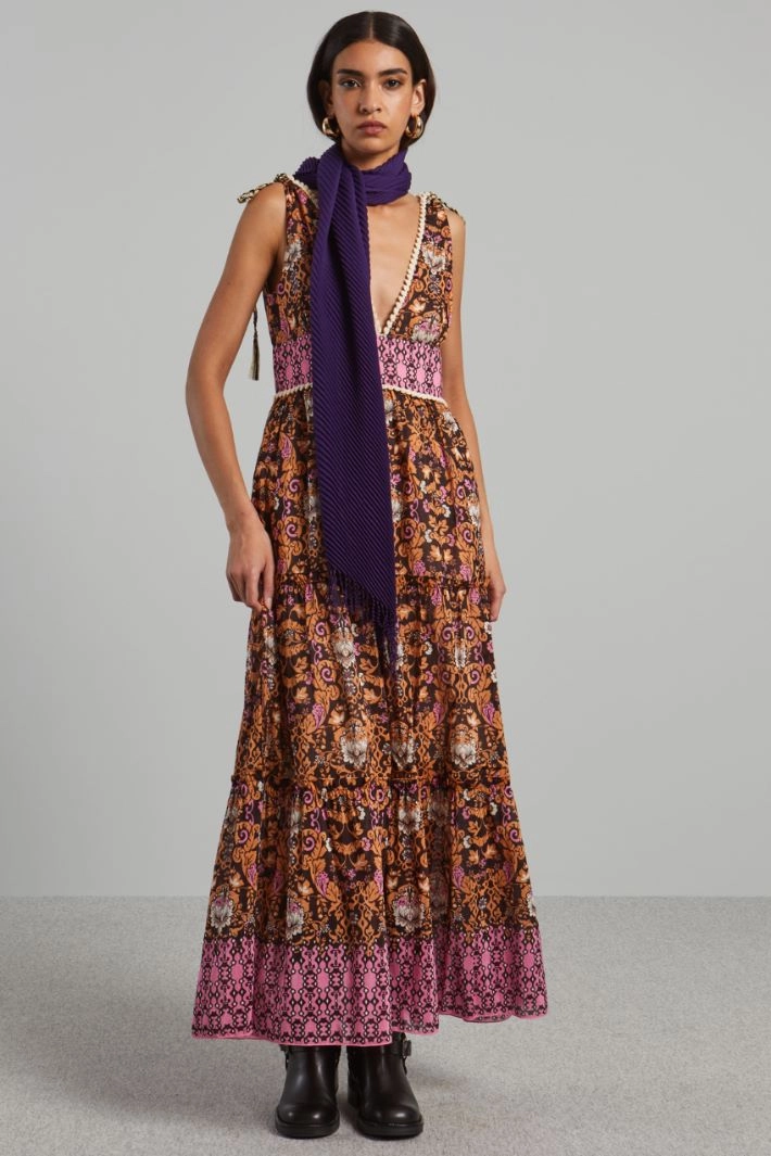 Deep neckline dress - BROWN PINK