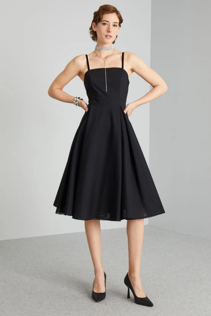 Corolla-shaped dress with underskirt - BLACK