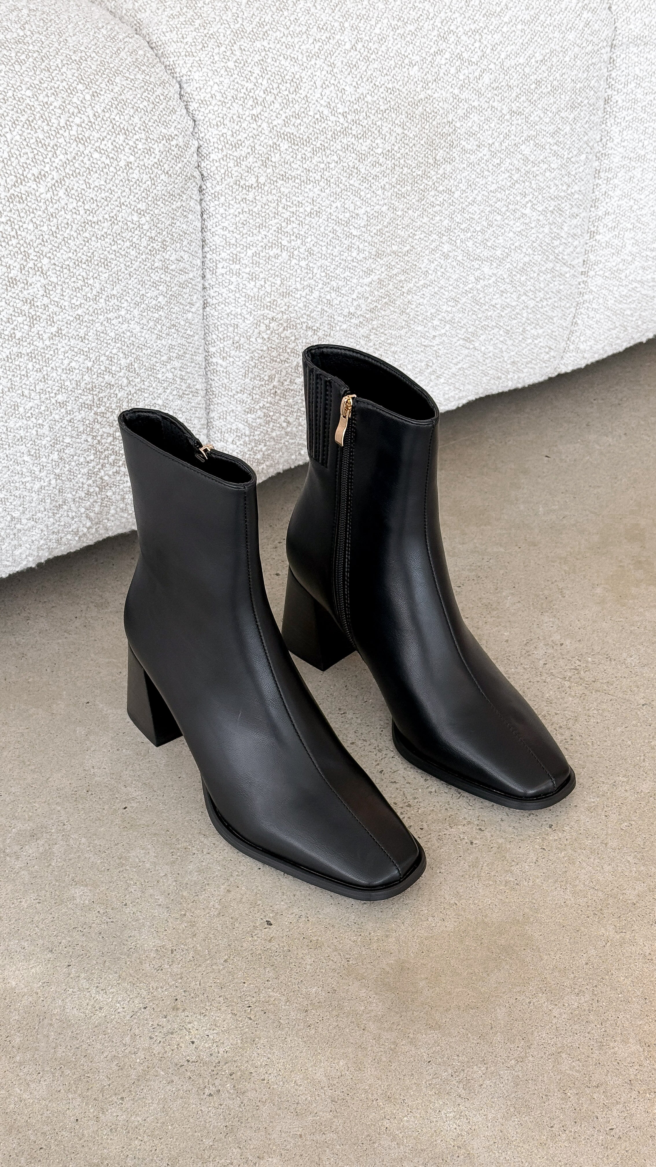 Alania Boots - Black