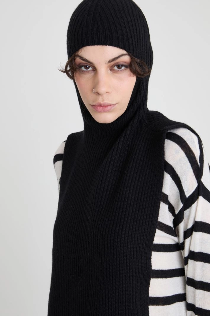 Poncho with a balaclava collar - BLACK
