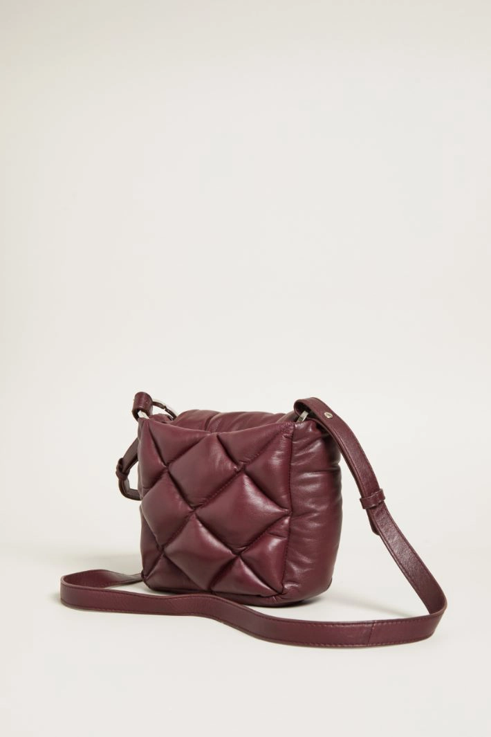 Padded and quilted crossbody bag - BURGUNDY