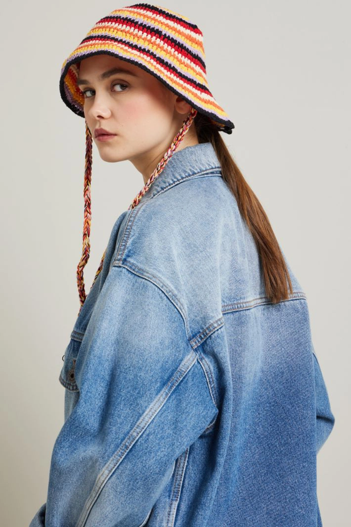 Crochet hat with laces - BLACK RED VIOLET