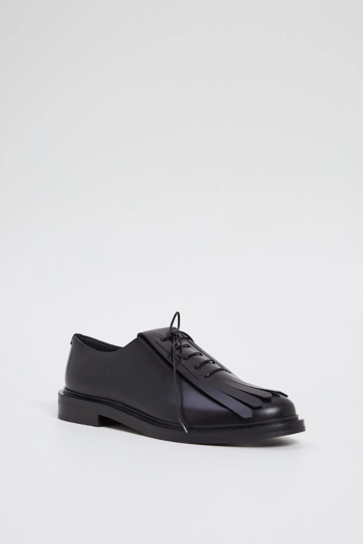 Leather lace-ups with fringes - BLACK