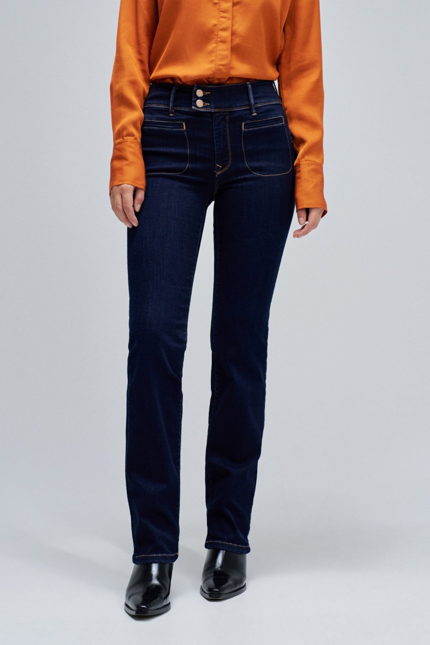 SECRET PUSH IN STRAIGHT JEANS