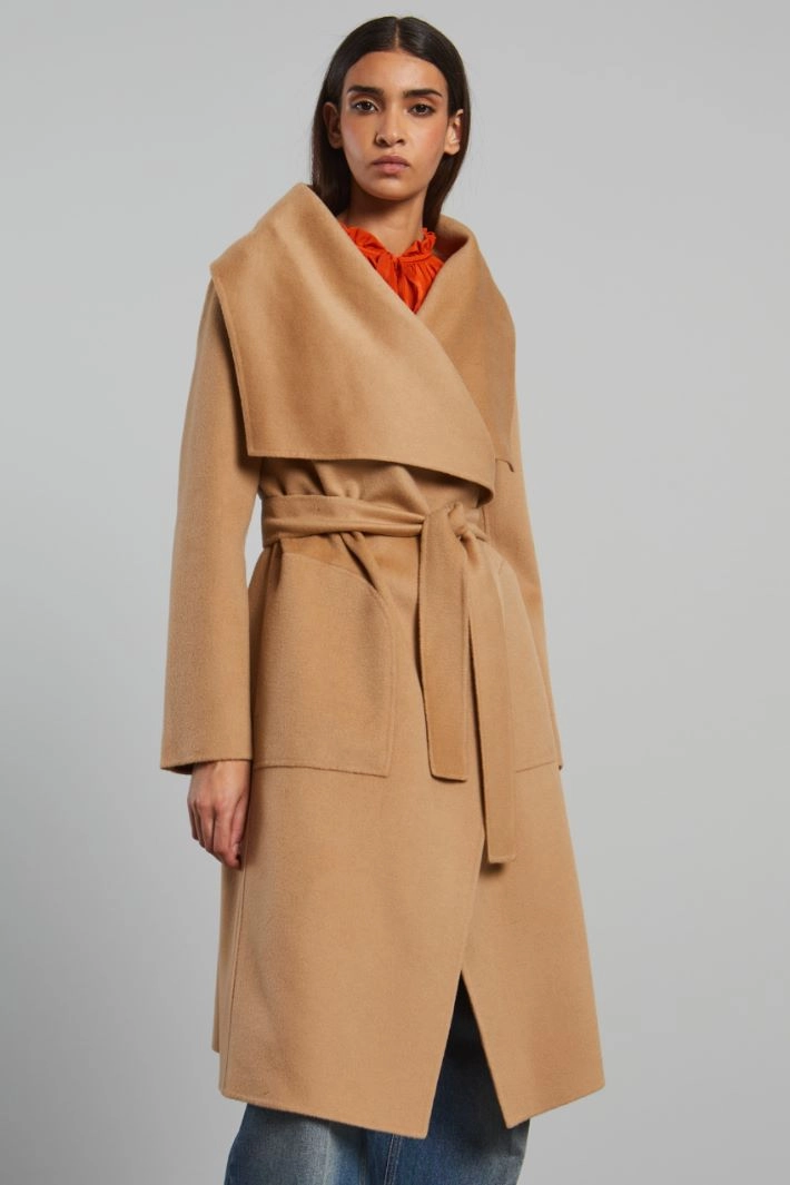 Coat with asymmetric collar - CAMEL